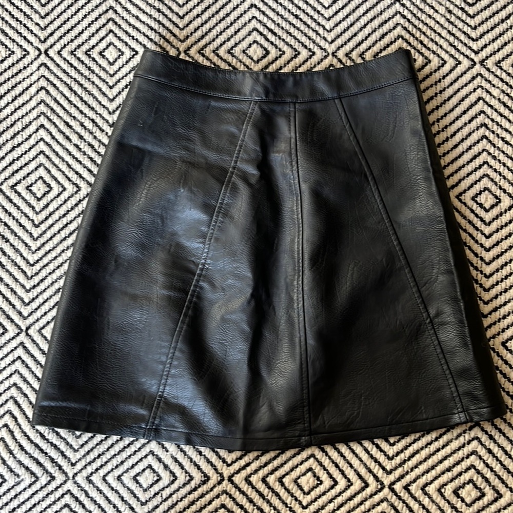 Zara black vegan leather skirt